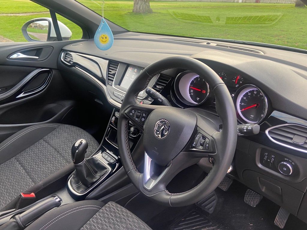 Vauxhall Astra 1.4i Turbo SRi VX Line Nav (s/s) 5dr
