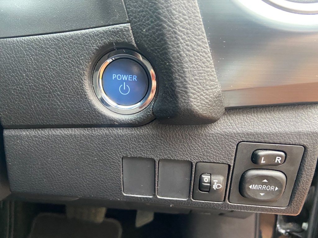 Toyota Auris 1.8 VVT-h Icon e-CVT HSD 5dr