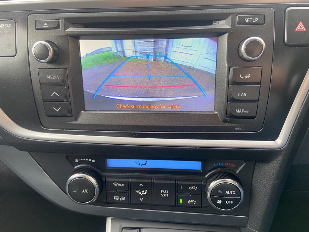 Toyota Auris 1.8 VVT-h Icon e-CVT HSD 5dr