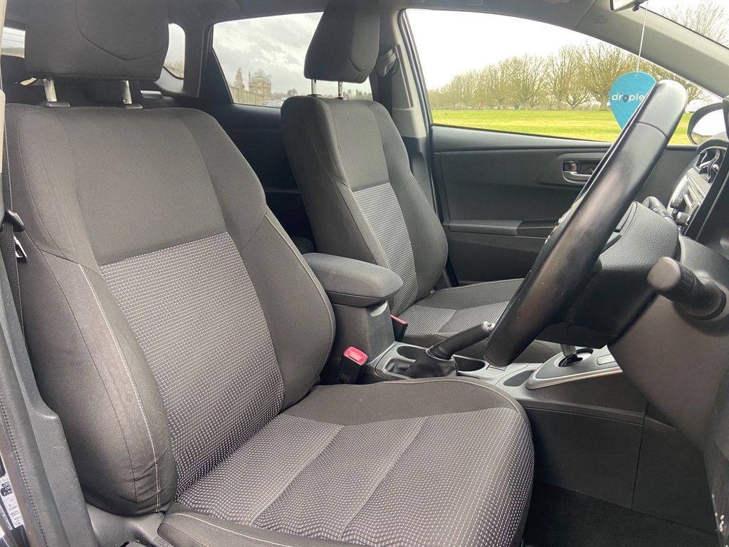 Toyota Auris 1.8 VVT-h Icon e-CVT HSD 5dr