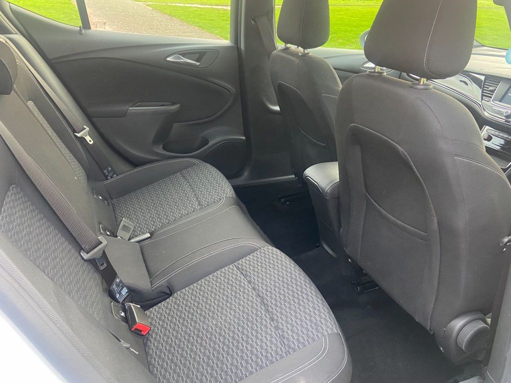 Vauxhall Astra 1.4i Turbo SRi VX Line Nav (s/s) 5dr