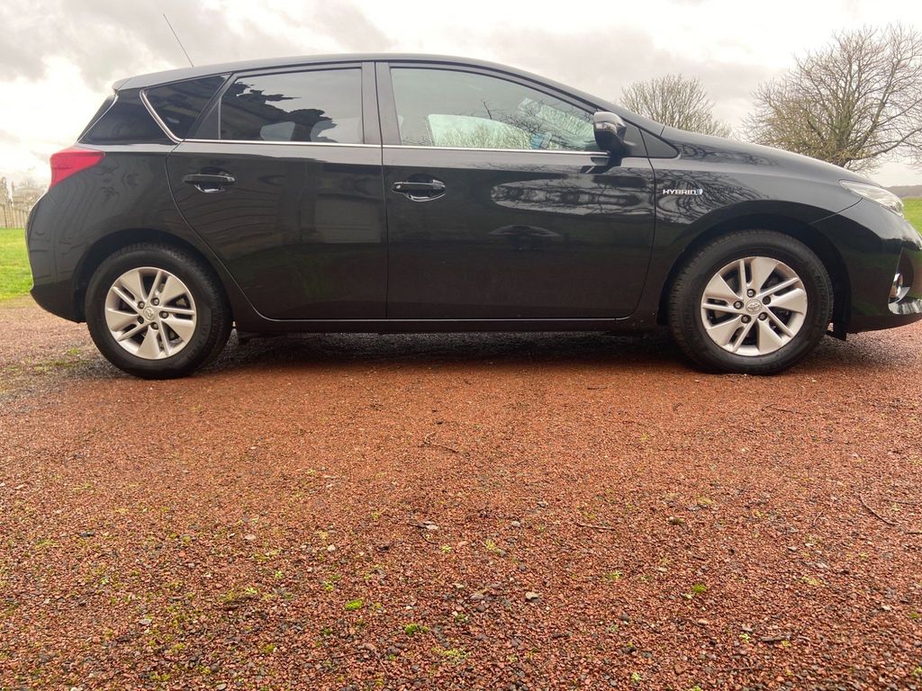 Toyota Auris 1.8 VVT-h Icon e-CVT HSD 5dr