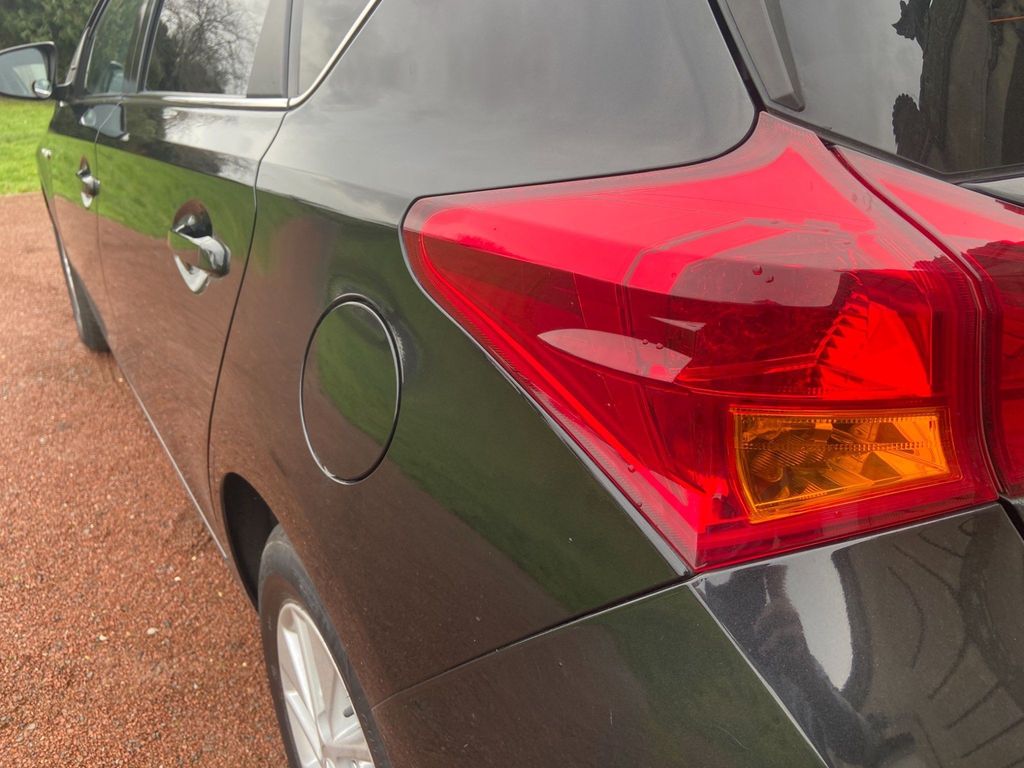 Toyota Auris 1.8 VVT-h Icon e-CVT HSD 5dr